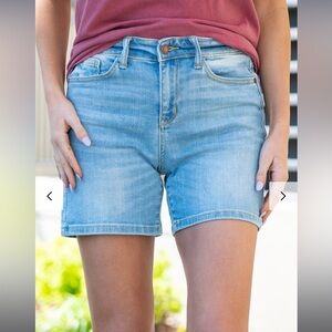 Judy Blue Light Wash high rise mid thigh denim Jean Shorts 15220LT size 3x plus